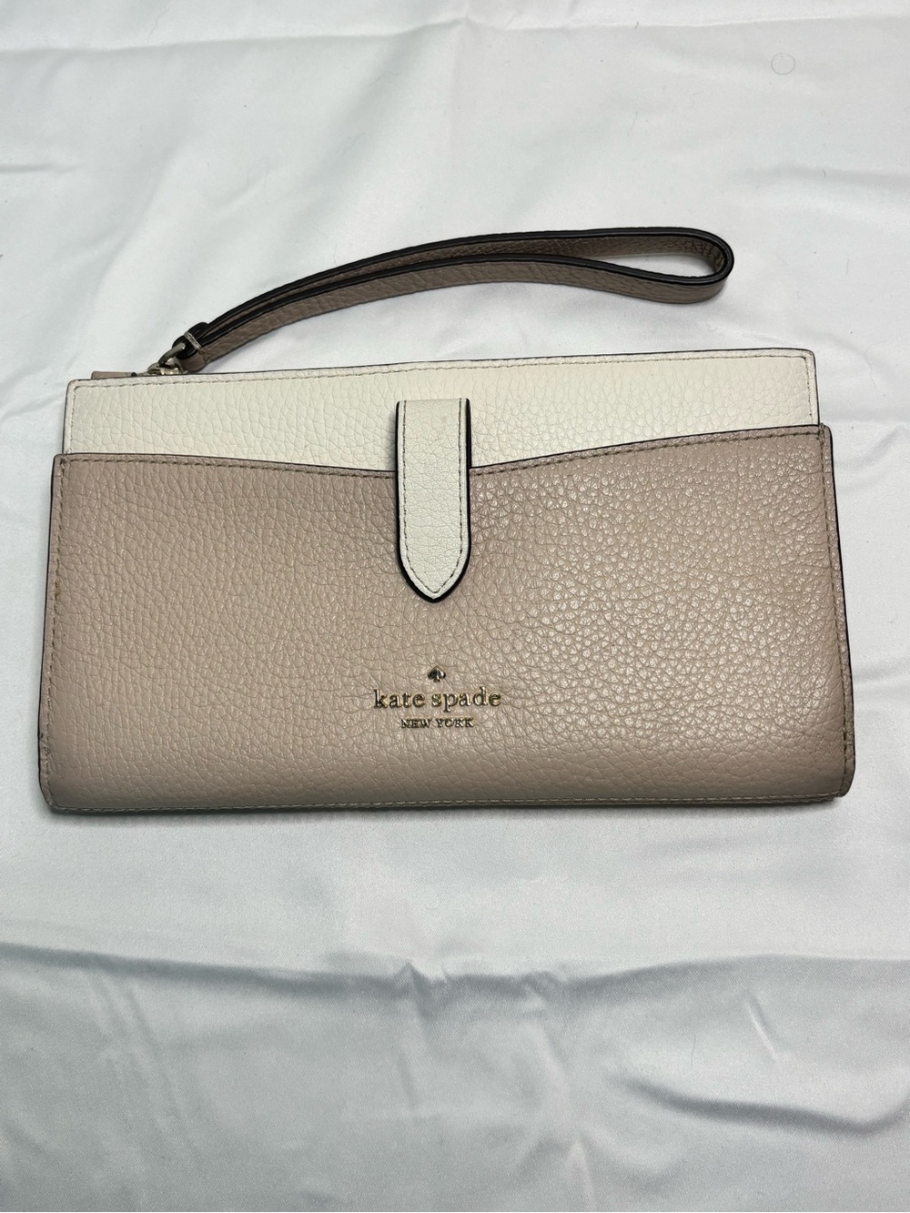 kate spade Leila Wristlet Taupe & Cream Wallet